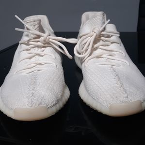 Yeezy 350 v2 triple white or cream